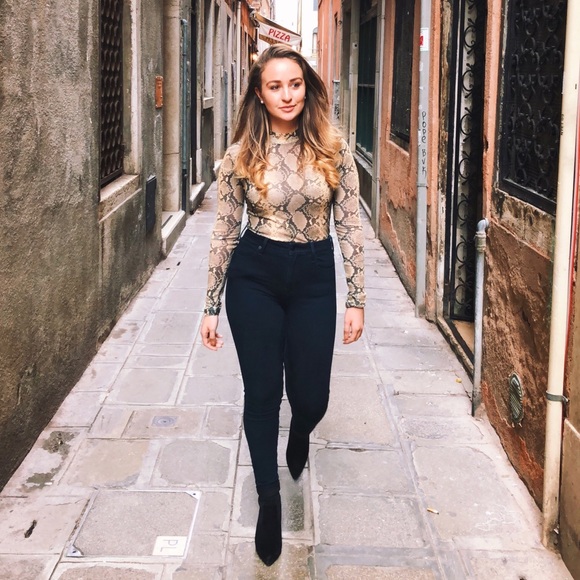 Meet your Posher, Giselle - Picture 1 of 1